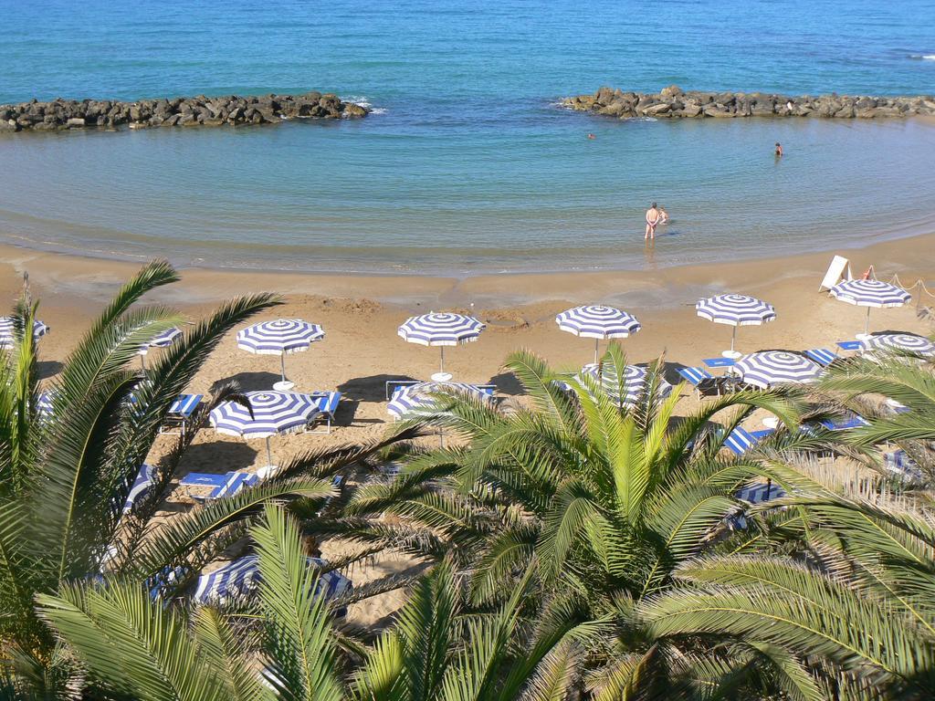 Hotel Sul Mare Al Gabbiano Scoglitti Exterior foto