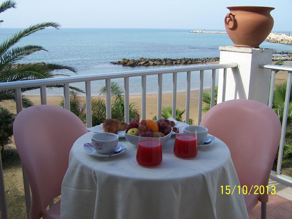 Hotel Sul Mare Al Gabbiano Scoglitti Exterior foto