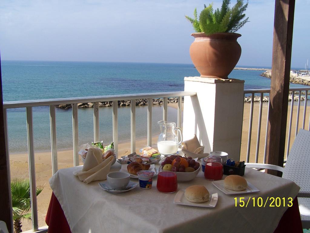 Hotel Sul Mare Al Gabbiano Scoglitti Exterior foto