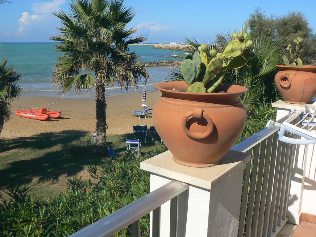 Hotel Sul Mare Al Gabbiano Scoglitti Exterior foto