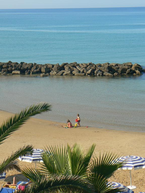 Hotel Sul Mare Al Gabbiano Scoglitti Exterior foto