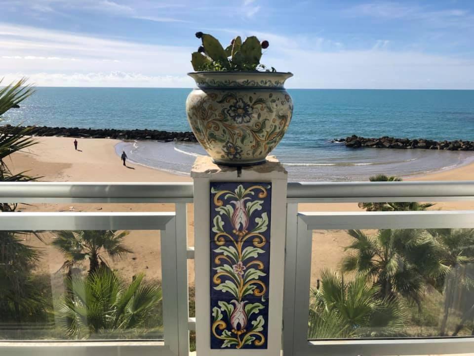 Hotel Sul Mare Al Gabbiano Scoglitti Exterior foto