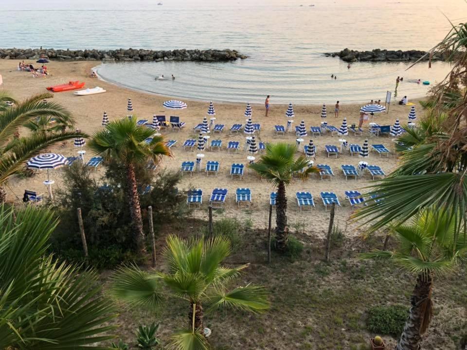 Hotel Sul Mare Al Gabbiano Scoglitti Exterior foto